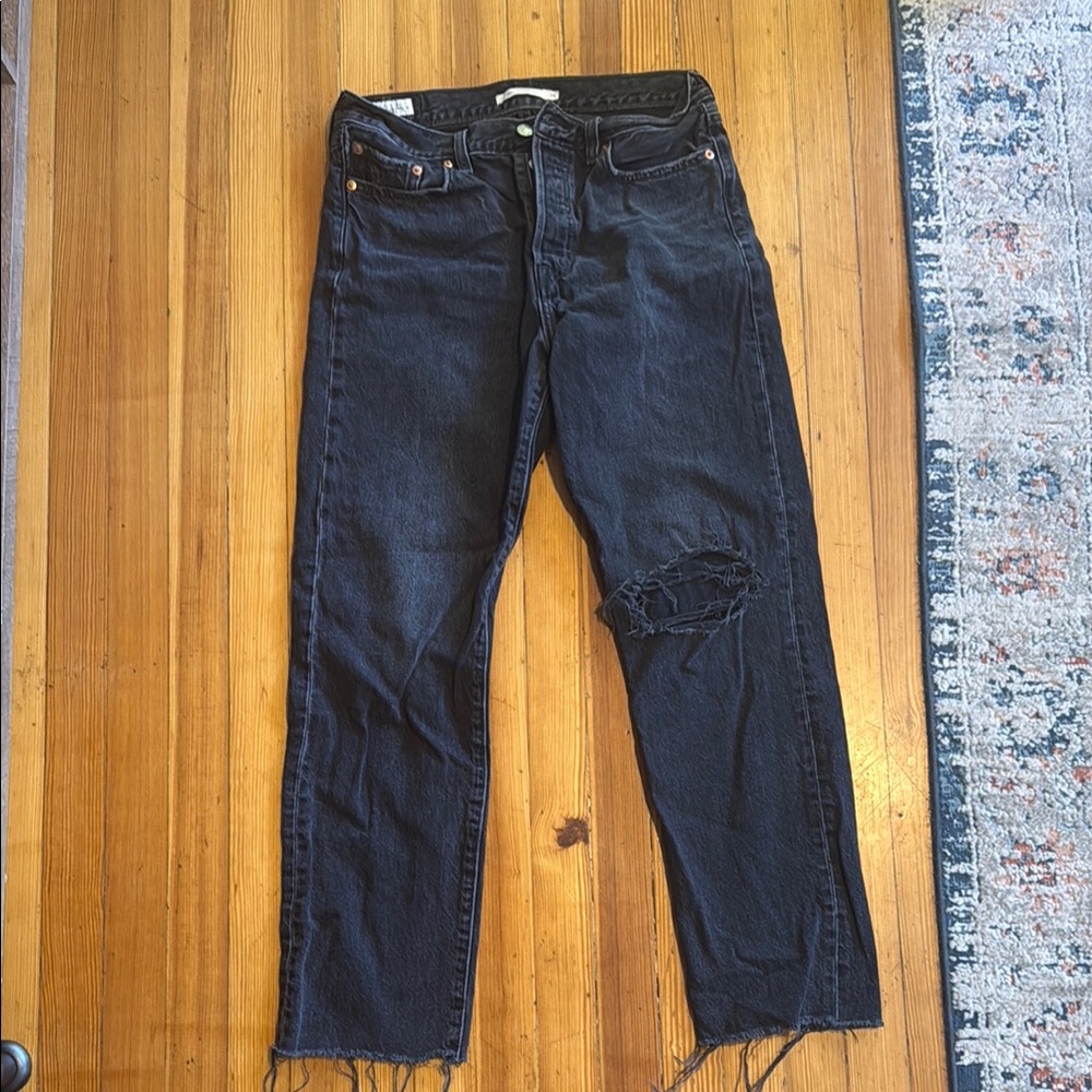 Levi’s Women’s Wedge Straight Black Distressed Jeans Size 29